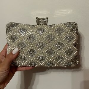 GORGEOUS PEARL BRIDAL CLUTCH!